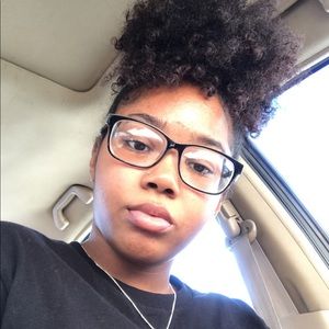 Meet your Posher, Deshonena